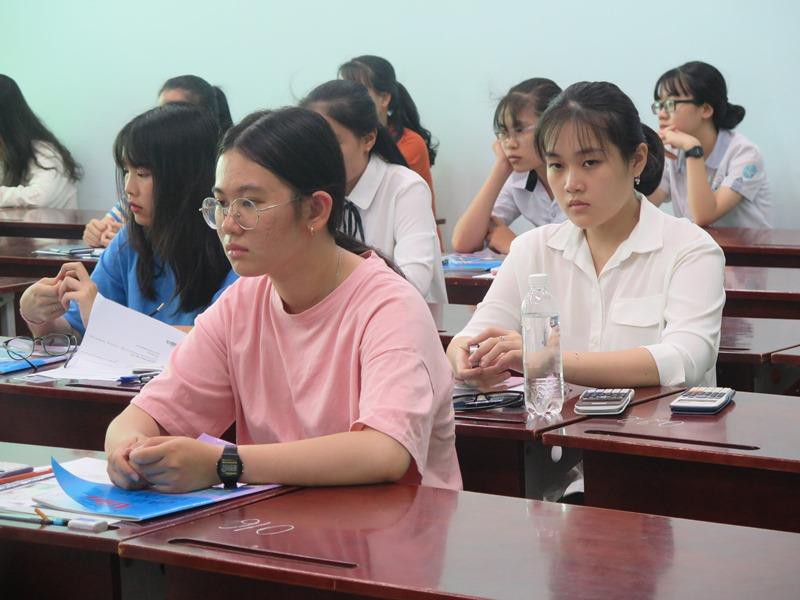 benh-thanh-tich-trong-giao-duc