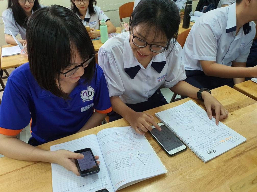 Should students use phones in class
